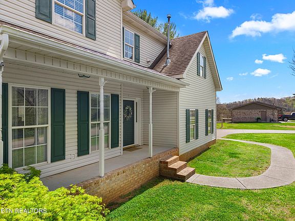 3rd image of 904 Chris Rd