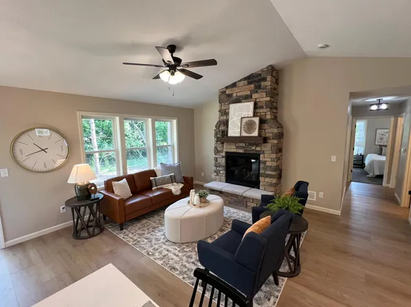 1141 Pinewood Trl, New Richmond, WI 54017