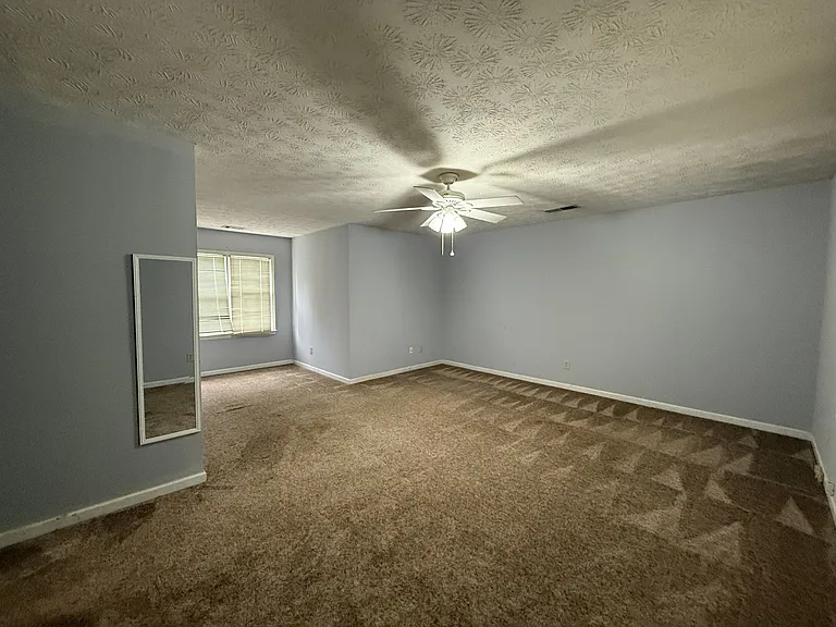 1190 Hunters Creek Ct — Photo 14