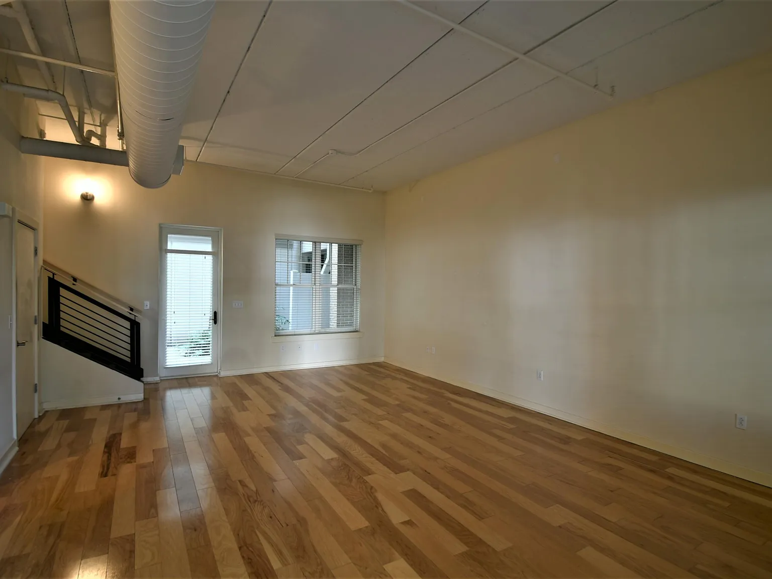 2 bed, 2.5 bath, 1280 sqft, $2,300 — Photo 4