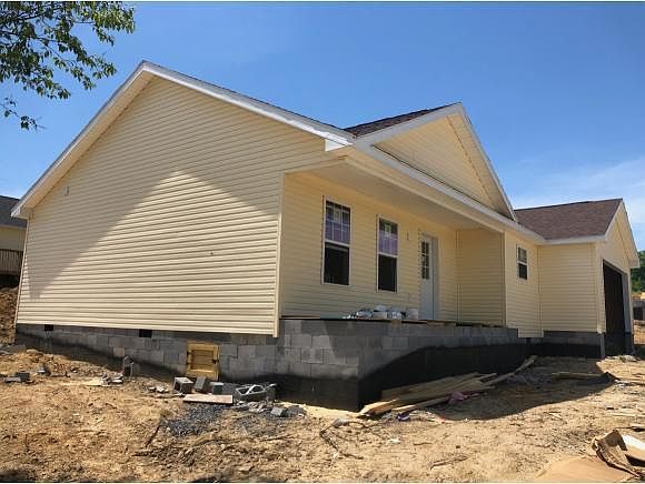 2nd image of 2042 Jonathan Dr