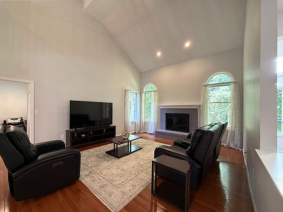4th image of 8011 Lions Crest Way