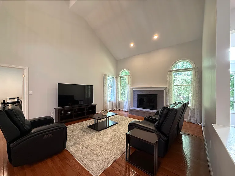8011 Lions Crest Way — Photo 4