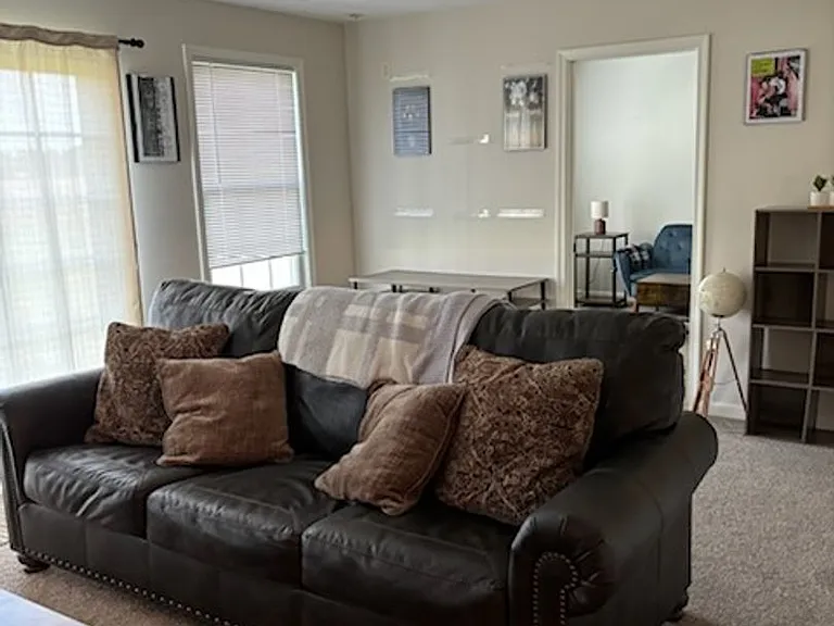 636 Hammond Dr — Photo 8