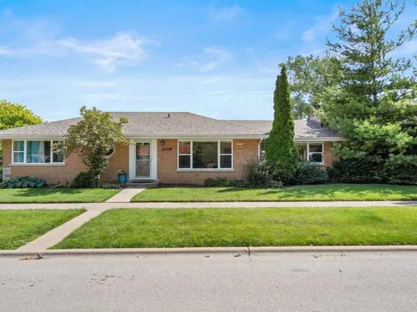 4235 Birchwood Ave, Skokie, IL 60076