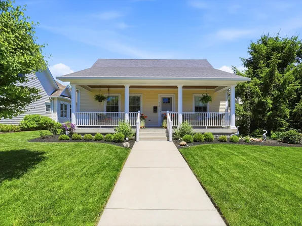 810 W Pine St, Zionsville, IN 46077