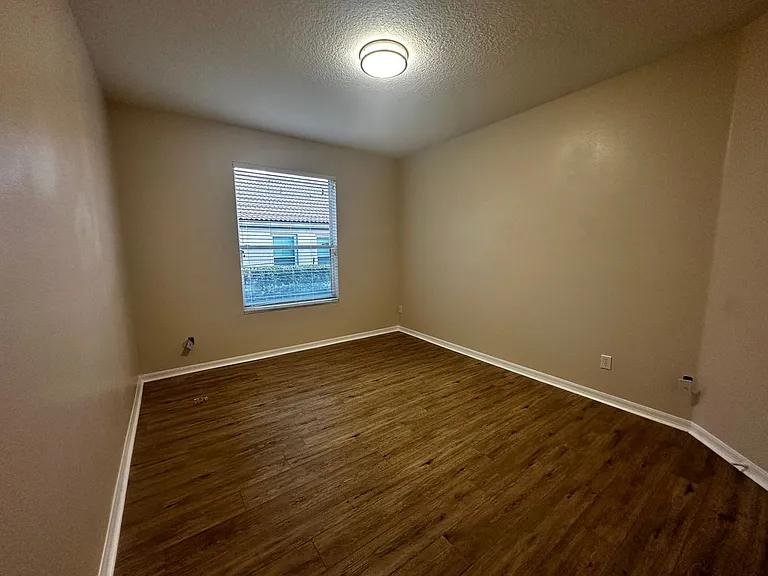 1363 Glenwick Dr — Photo 12