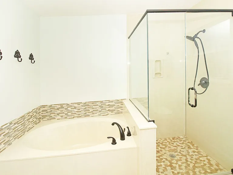 896 Rose Ct — Photo 43