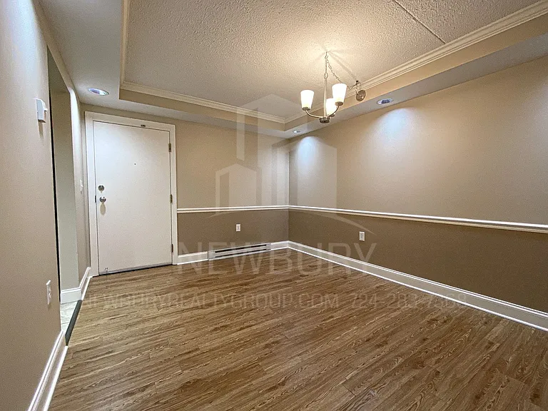 530 N Main Street - The Townhouse. — Photo 33