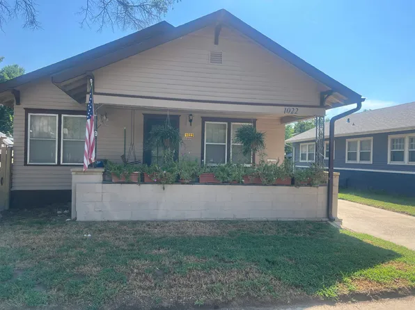 1022 S 3rd St, Arkansas City, KS 67005