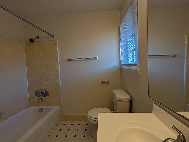 2356 Champion Ct — Photo 10