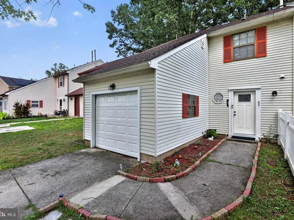 24 Hyacinth Ln, Sicklerville, NJ 08081