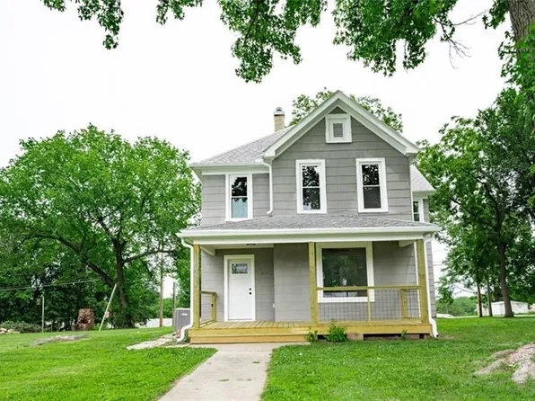 1408 S 8th St, Atchison, KS 66002
