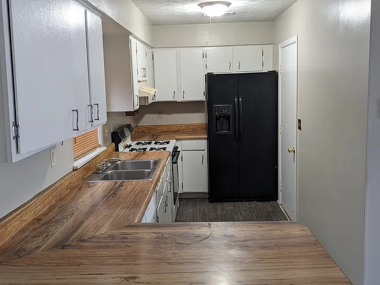 5520 Gladiator Way — Photo 2