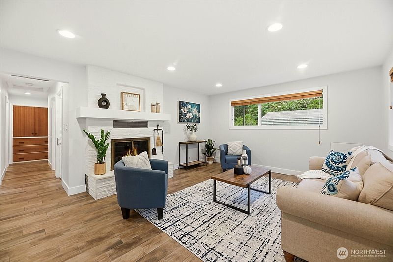5th image of 9910 52nd Street SE