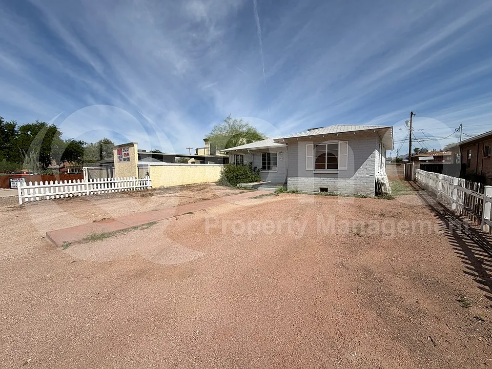 1439 E Mabel St