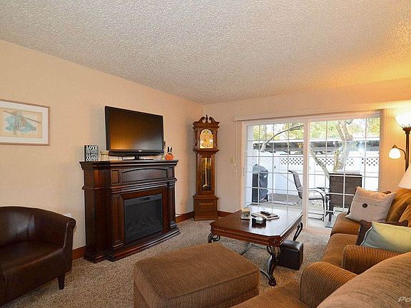 004_Living Room