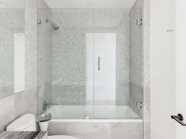 30 Riverside Boulevard image 8 of 11