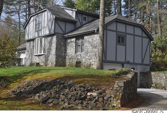 2nd image of 316 Winding Way Ln