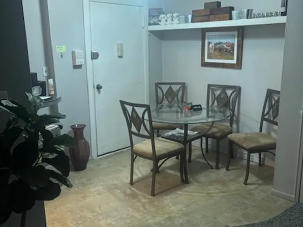 261 N Newbridge Rd, Levittown, NY 11756