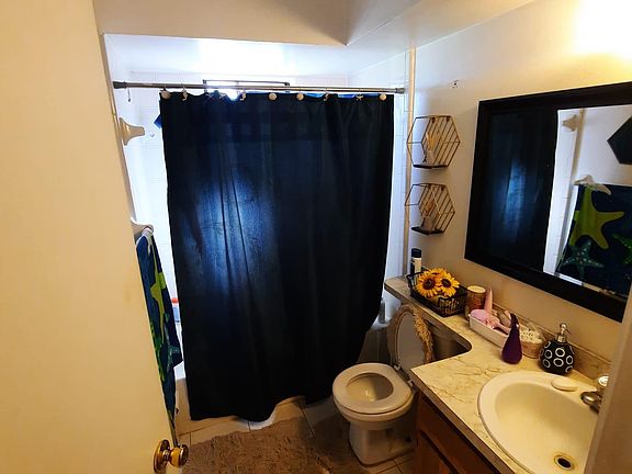 5th image of 150 Royal Palm Dr APT A