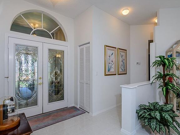 4th image of 987 Spinnaker Ct