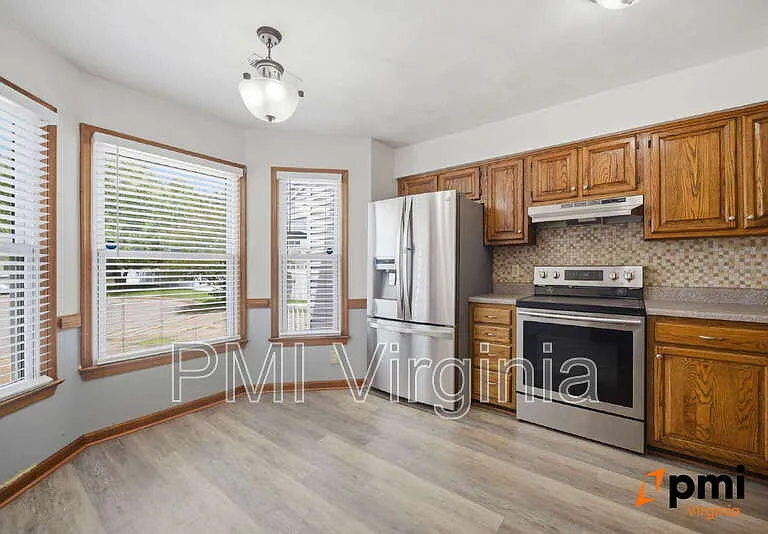 202 Stonehall Ct — Photo 8