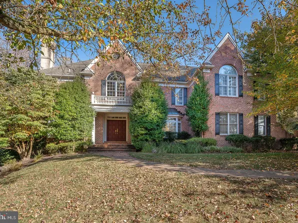 107 Leighton Dr, Bryn Mawr, PA 19010
