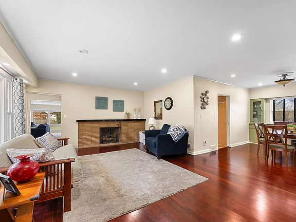 5th image of 5 Riverview Park Dr