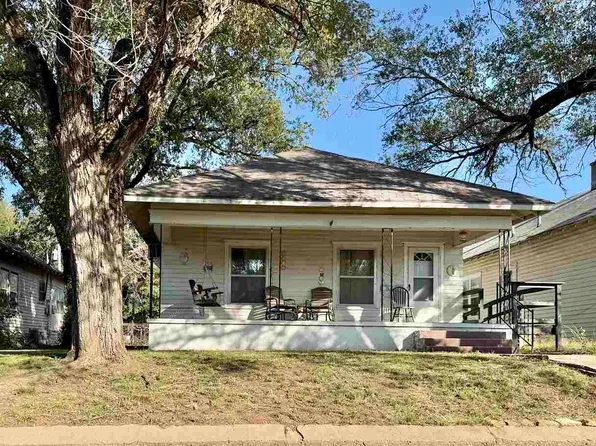 514 N 1st St, Blackwell, OK 74631