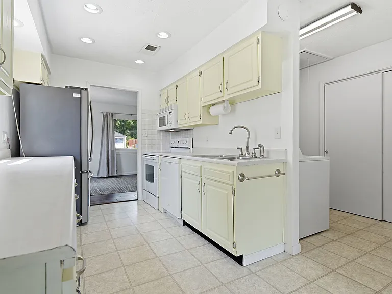 14 Ryan Dr — Photo 14