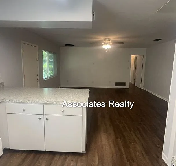 715 NW 36th St — Photo 11