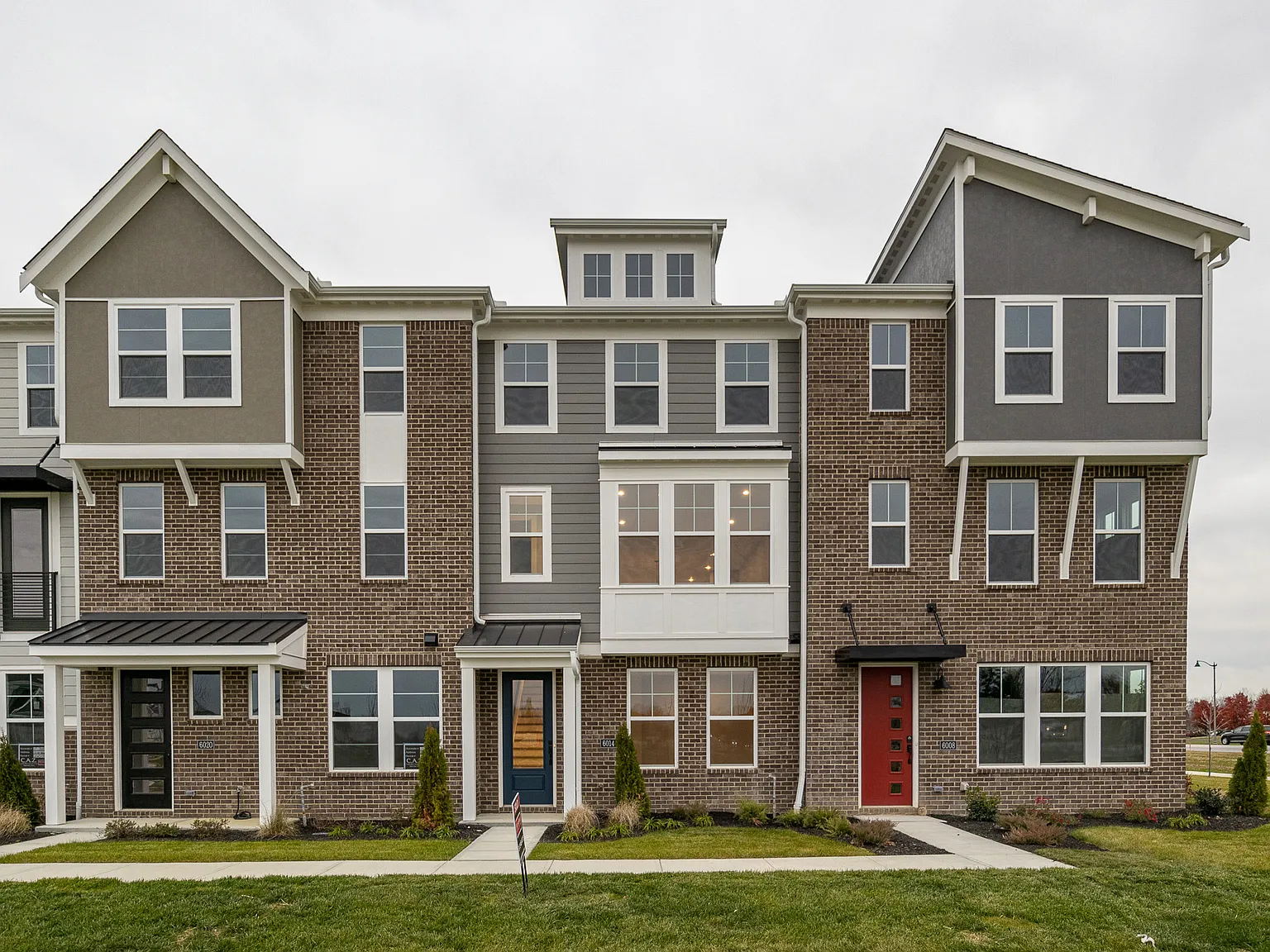 6014 Windsor Dr — Photo 1