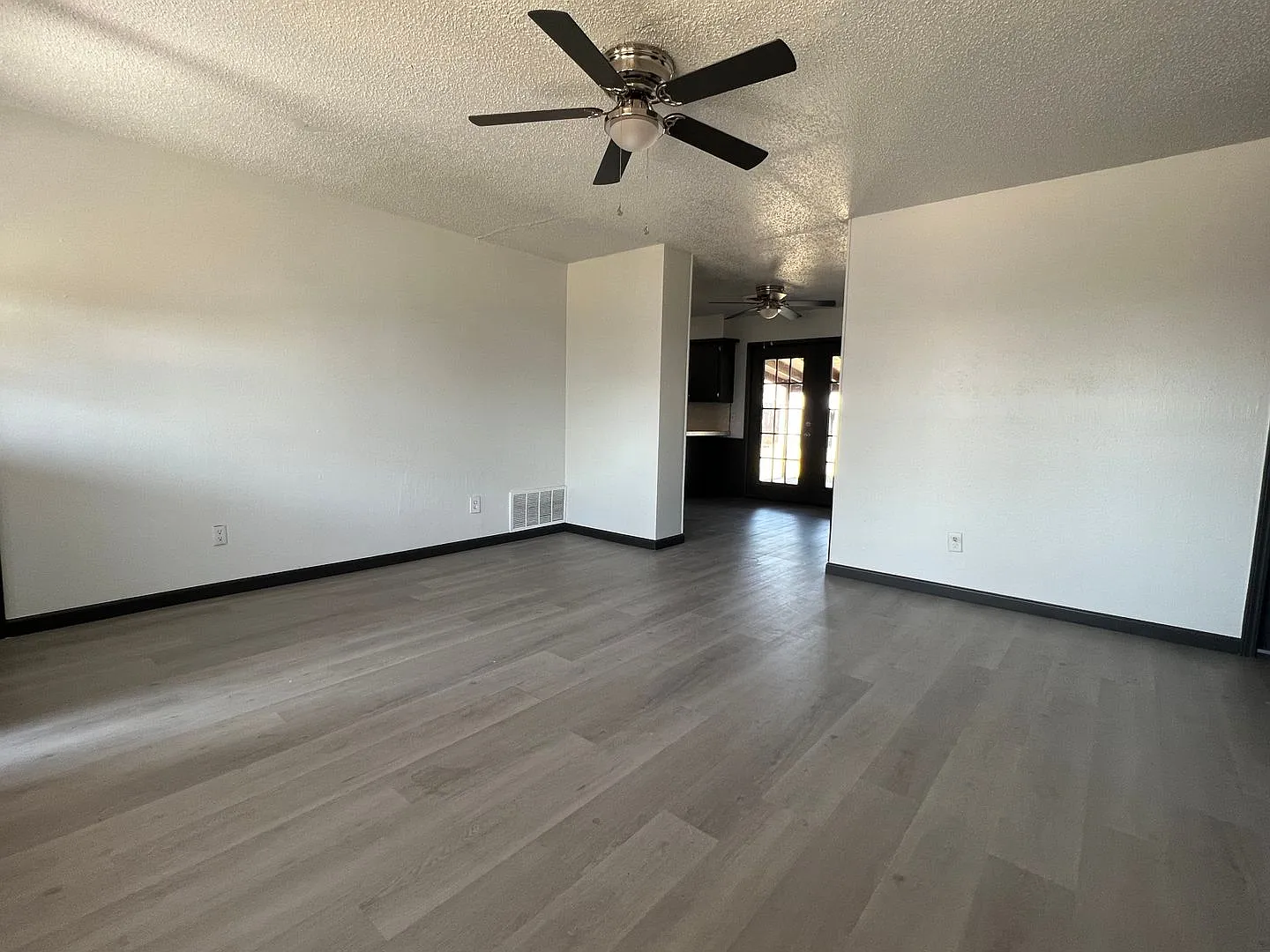 1618 Se Clover Ln- Now Available! — Photo 2