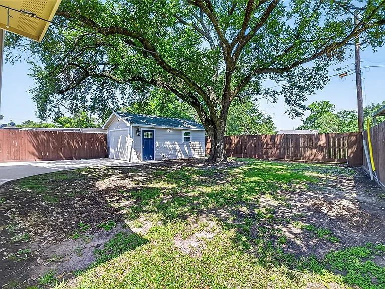 7623 McHenry St — Photo 30