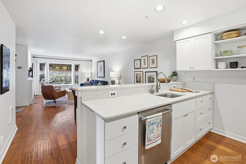 4th image of 215 20th Avenue E #105