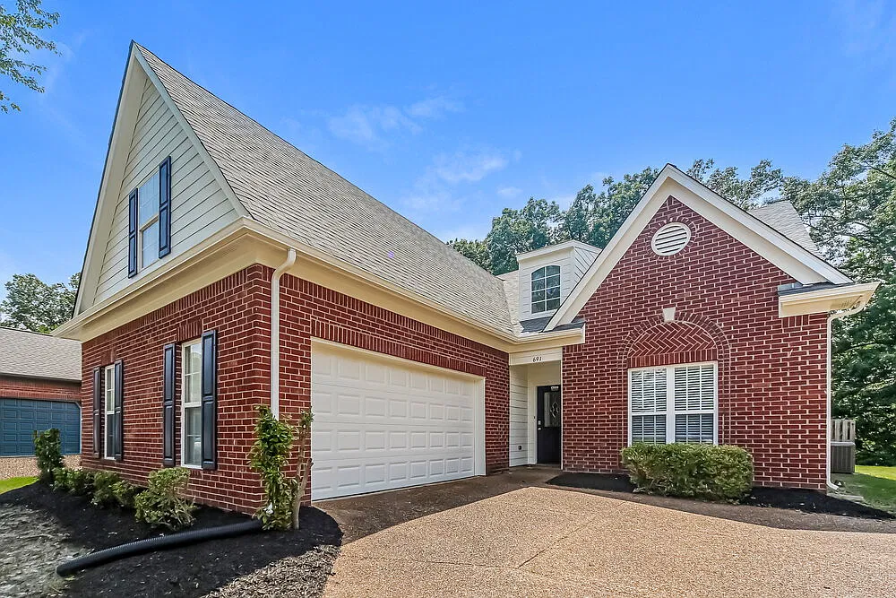 3 bed, 2.0 bath, 2569 sqft, $2,380 — Photo 4