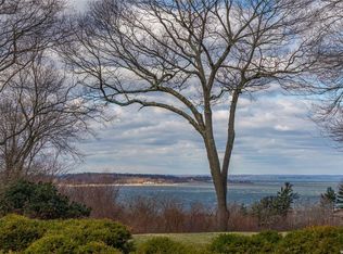 1 Smugglers Cv, Huntington, NY 11743