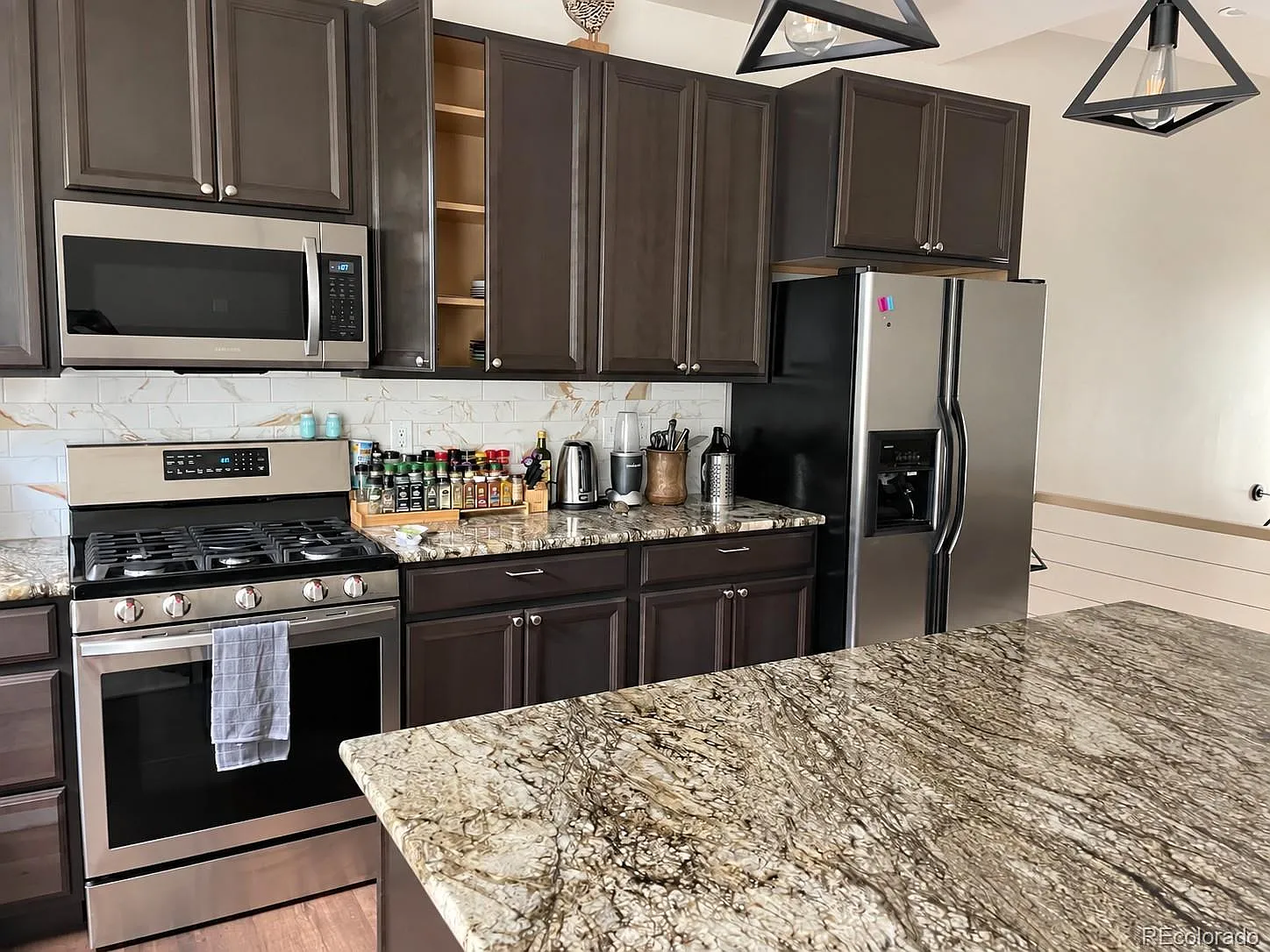 3 bed, 2.5 bath, 1775 sqft, $2,600 — Photo 3