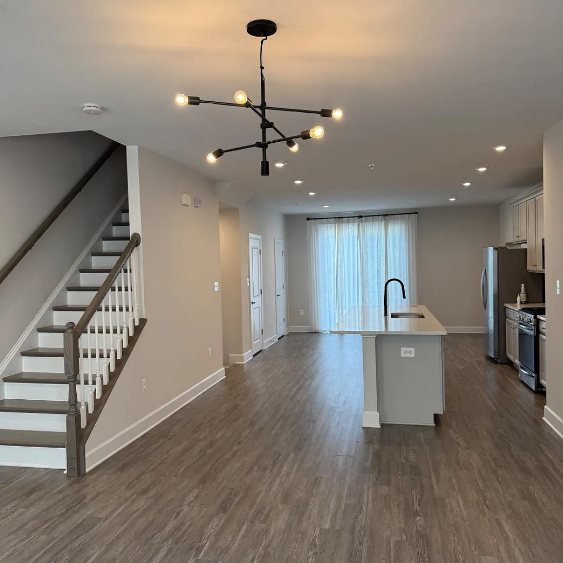 3 bed, 2.5 bath, 1620 sqft, $3,500 — Photo 2
