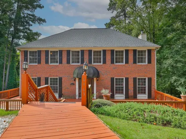 6963 Whispering Oaks Ct, Stone Mountain, GA 30087