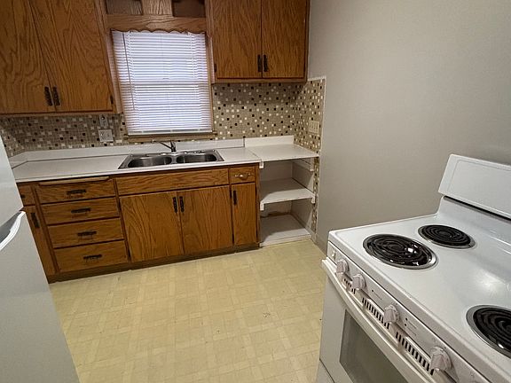 4th image of 2763 Everett St #2763