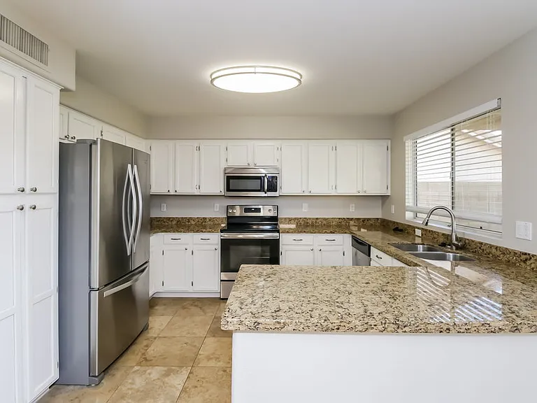 1366 E Vaughn Ave — Photo 8