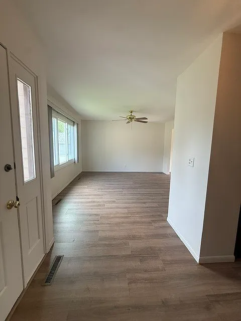 4 bed, $2,800 — Photo 2