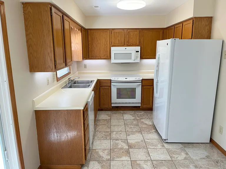 320 Eldridge Ln — Photo 6