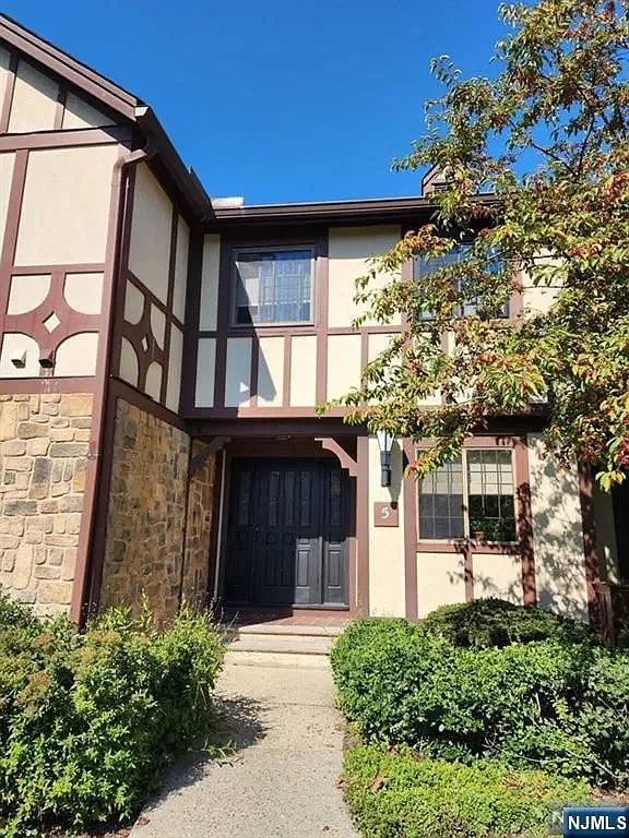 Building Photo - 5B Avon Ct #B