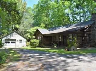 128 Tee Off Ln, Hendersonville, NC 28792