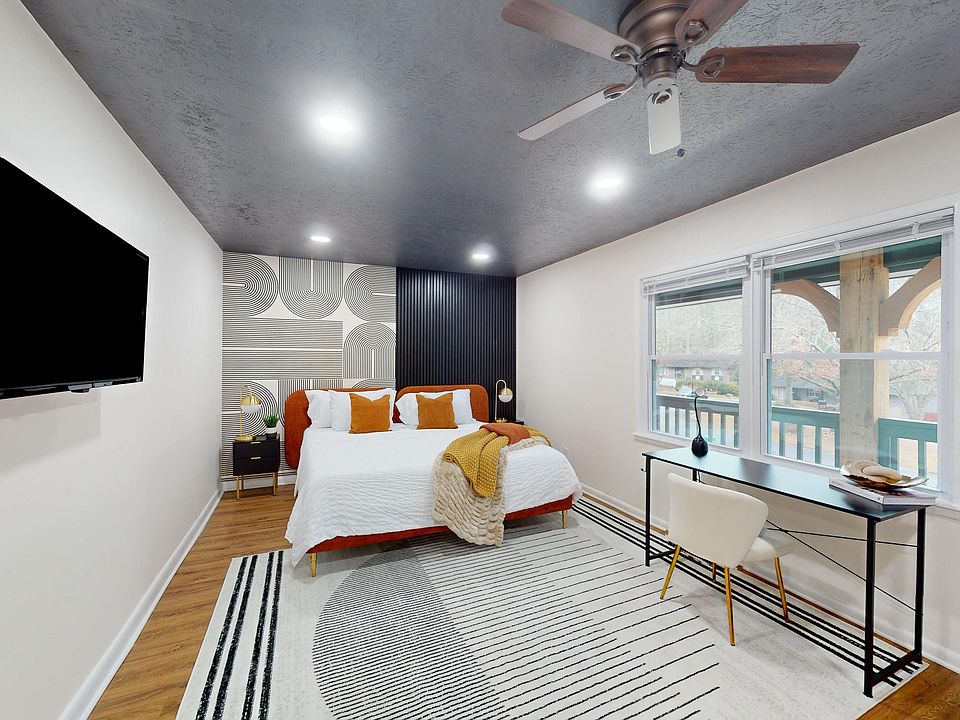 Large King Bedroom 2