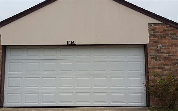 3rd image of 1625 Windsor Dr