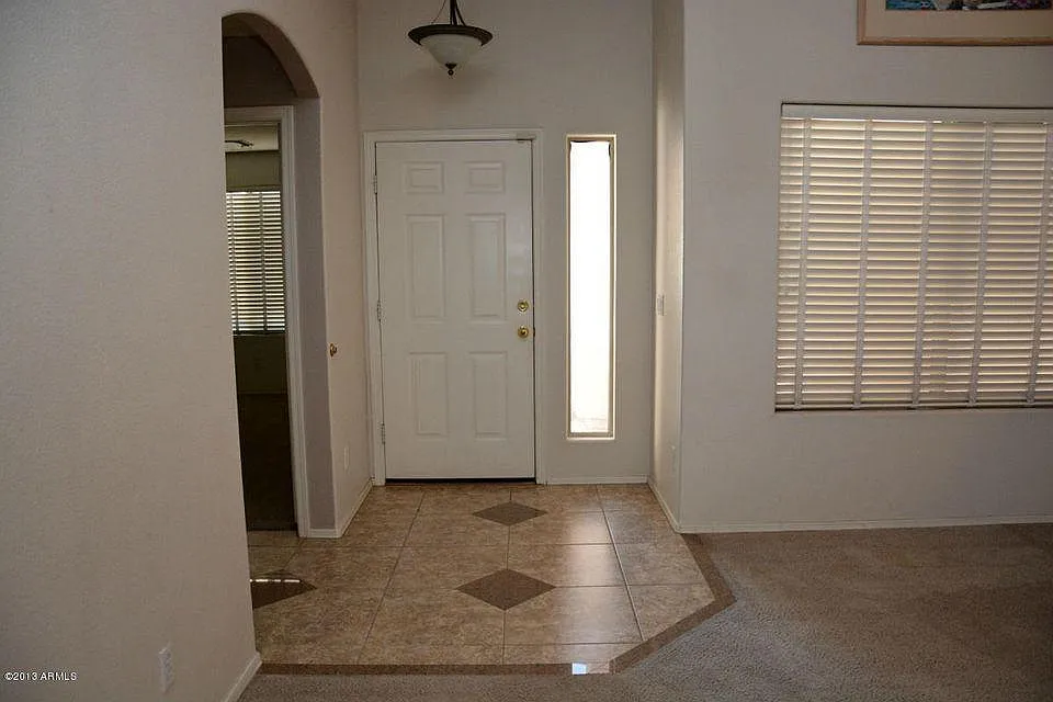 3 bed, 2058 sqft, $1,950 — Photo 2